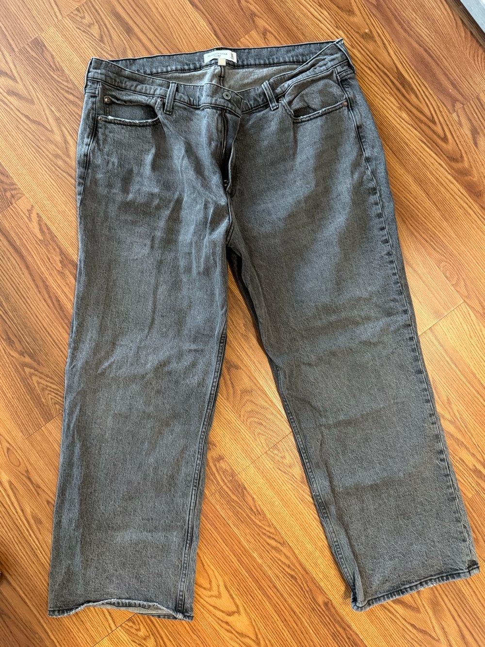 Abercrombie & Fitch Women's Gray Straight-Leg Jeans